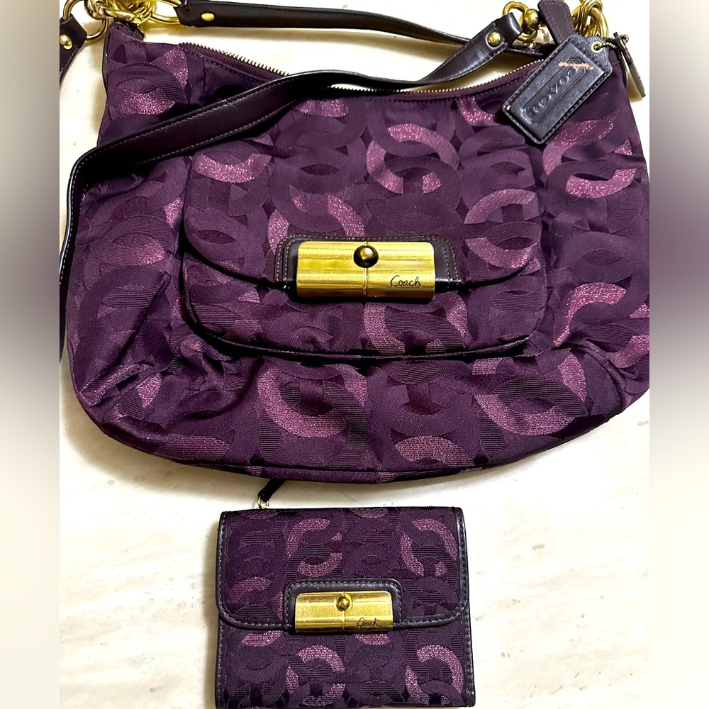 New with tags
COACH Kristin Chainlink Metallic Lurex Bag and wallet